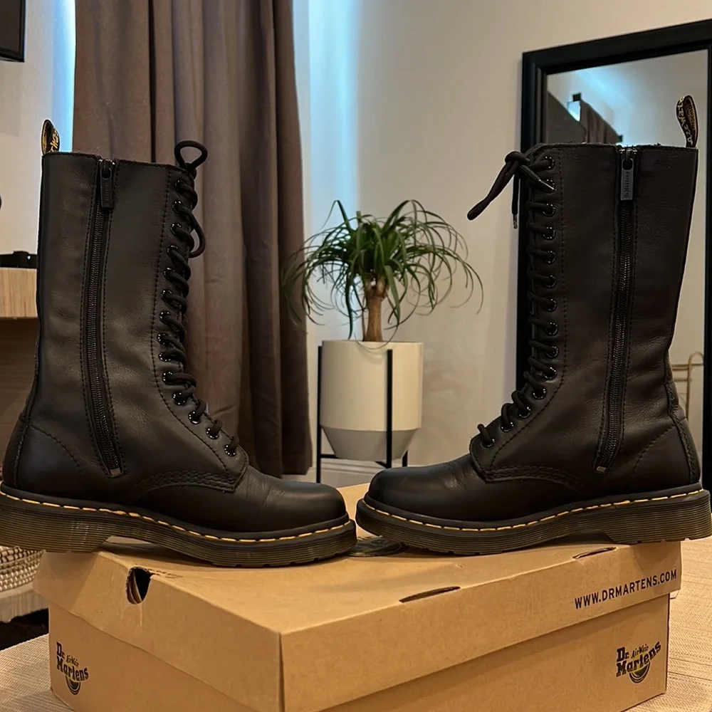 Doc Martin boots - Picture 7 of 11